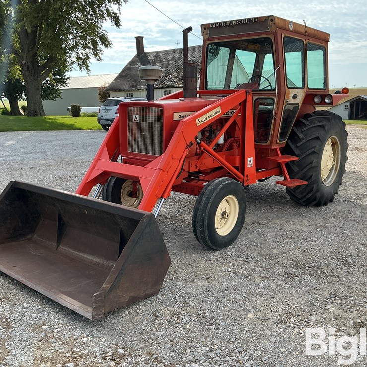 1969 Allis Chalmers 180 Tractor w/ Loader