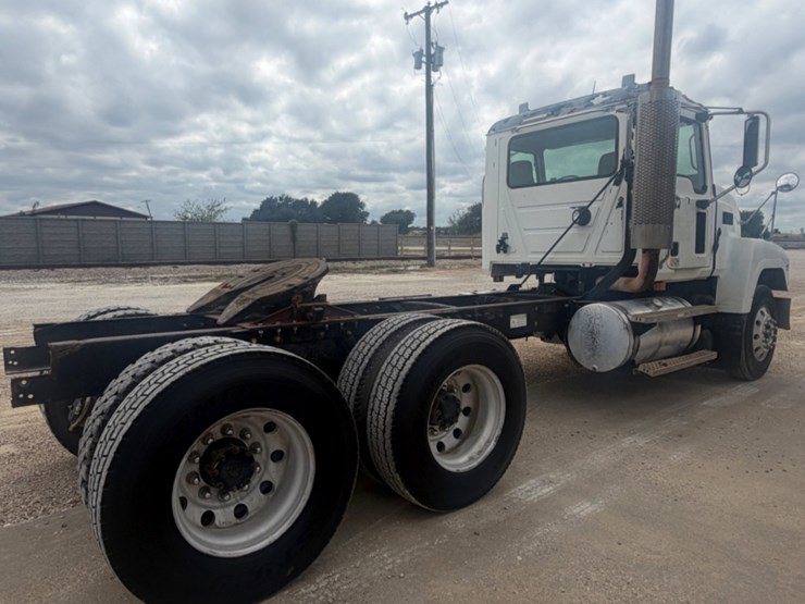2004-mack-ch613-image-5
