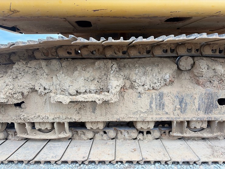 caterpillar-320-image-8