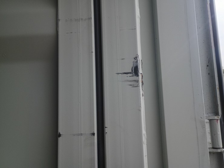 #l110-000-•-40ft-container-[damaged]-image-28