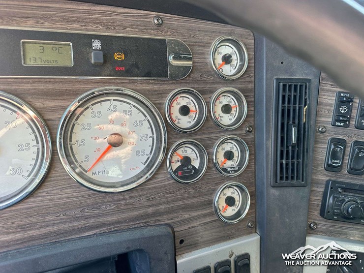 2012-freightliner-coronado-122-image-18