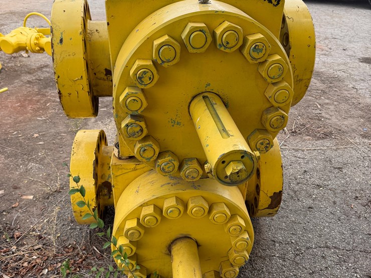 (2-x-$)-7-1/16”-15k-wp-manual-frac-gate-valves-image-4