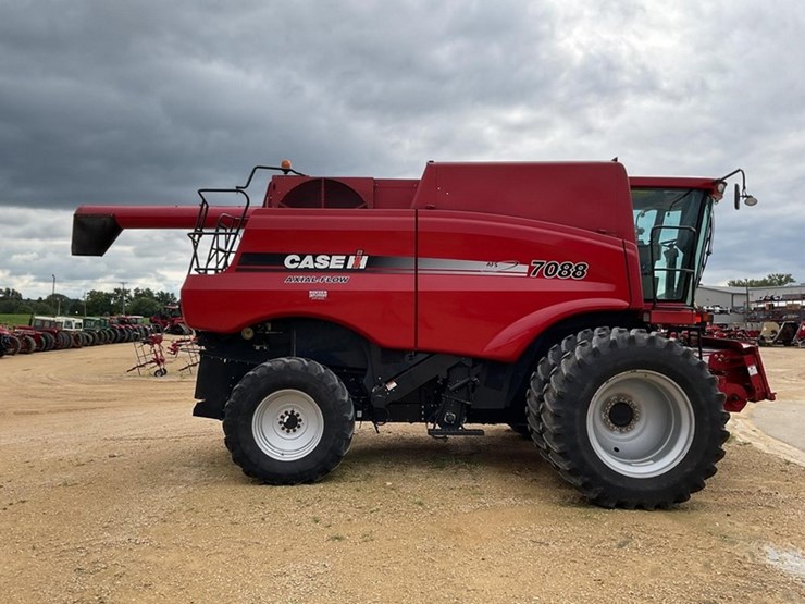 2010-case-ih-7088-image-4