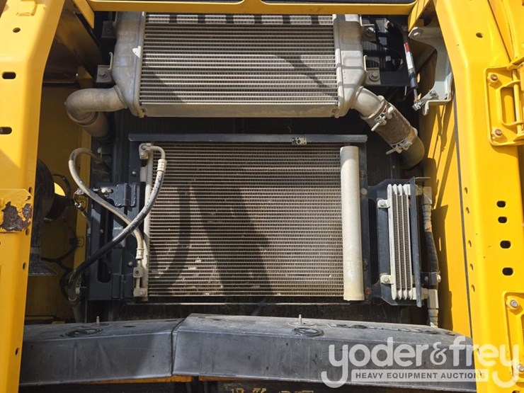 2015-komatsu-pc210-image-34