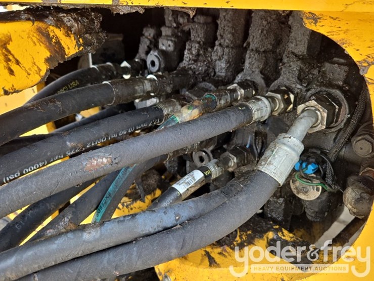 2020-deere-310sl-image-31
