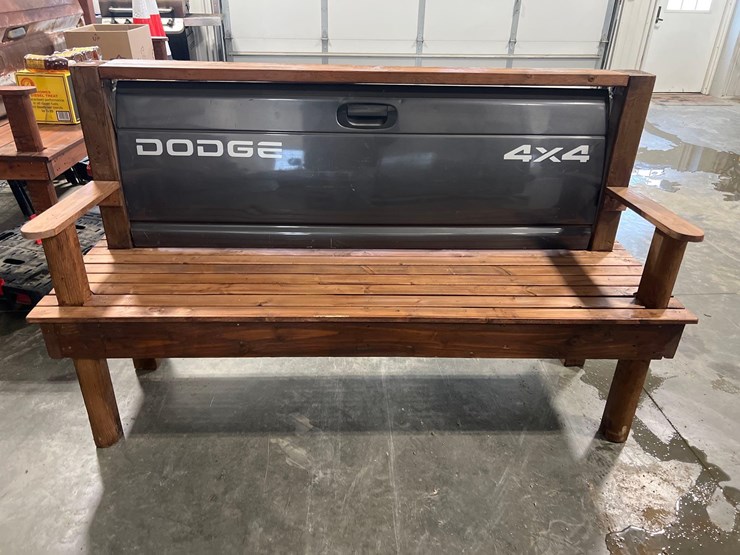 dodge-tailgate-bench-image-2