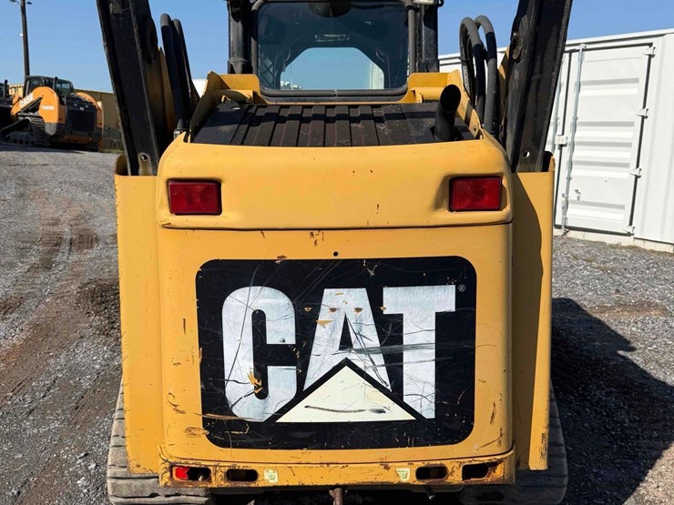 2010-caterpillar-257b2-image-4