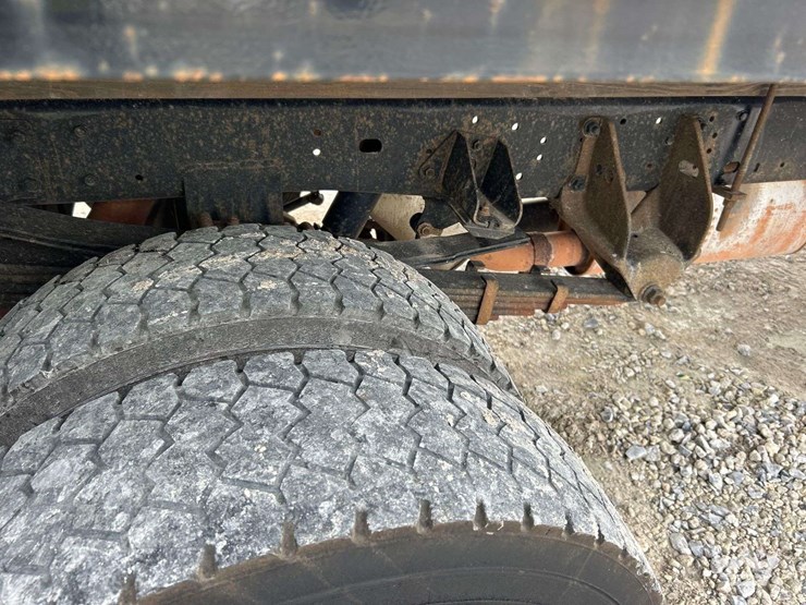 2018-ram-5500-4x4-palfinger-stake-bed-gas-cylinder-delivery-truck-image-28