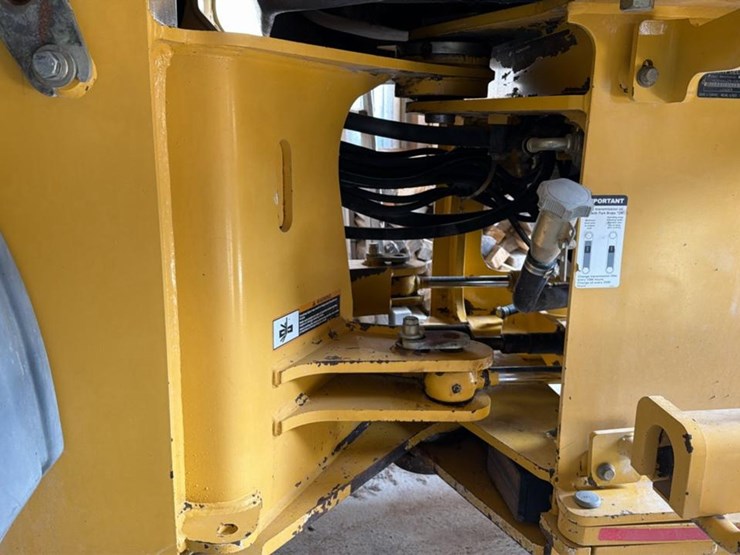 2007-deere-444j-image-9