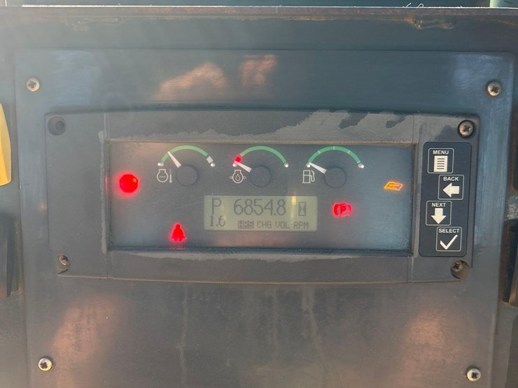 2008-deere-700j-xlt-image-26