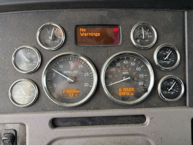 2016-peterbilt-389-image-23