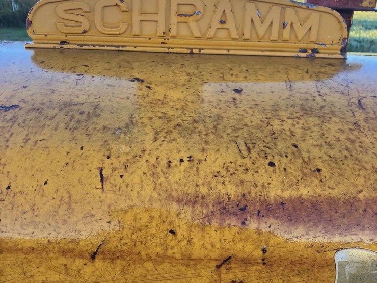 schramm-model-125-air-compressor-tractor-image-12