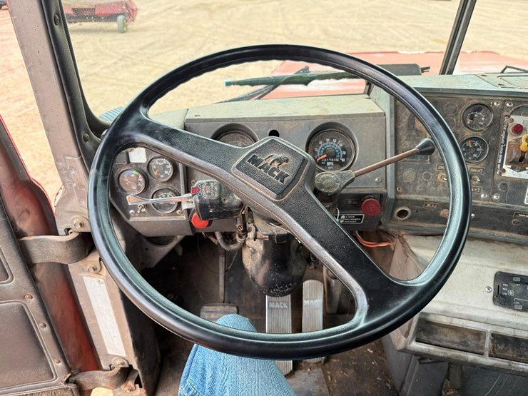 mack-dm690s-image-67