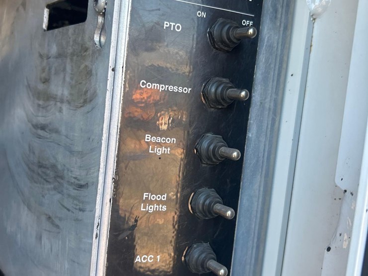 2018-kenworth-t300-image-23