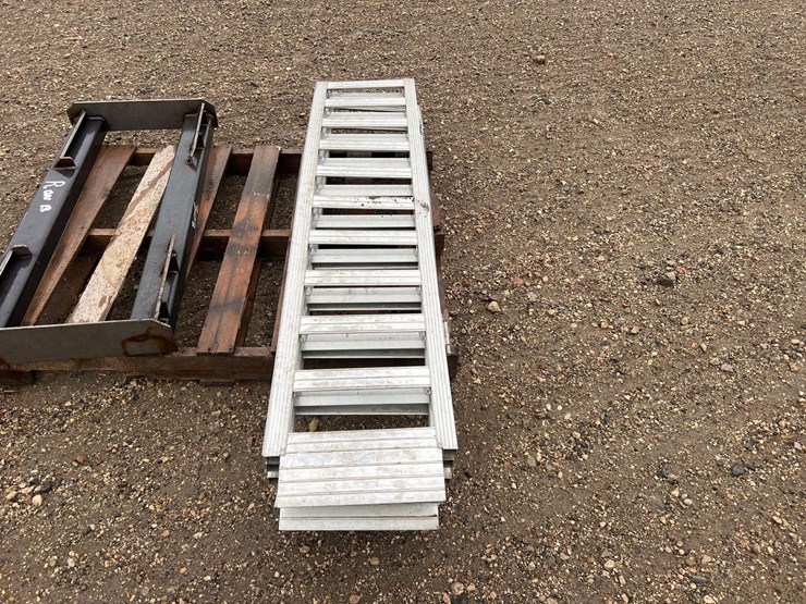 aluminum-folding-atv-ramps-image-2