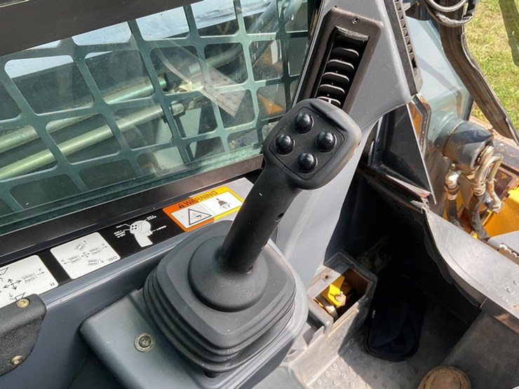 2010-deere-318d-image-17