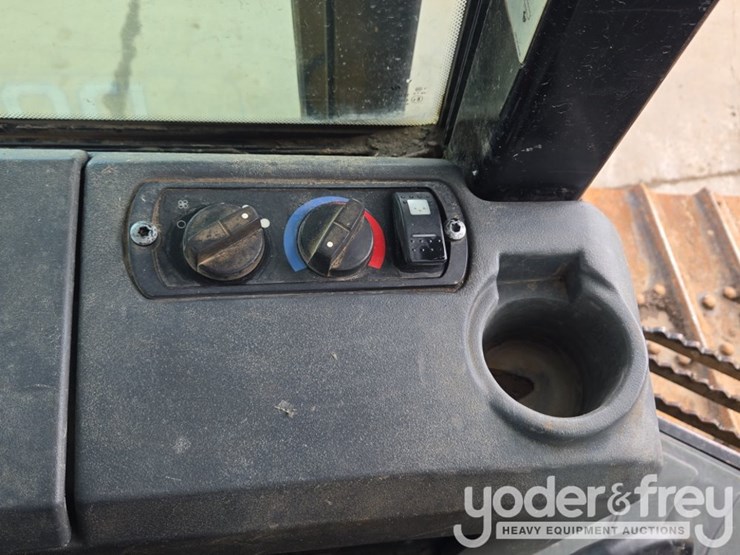 2014-caterpillar-d5k2-lgp-image-54