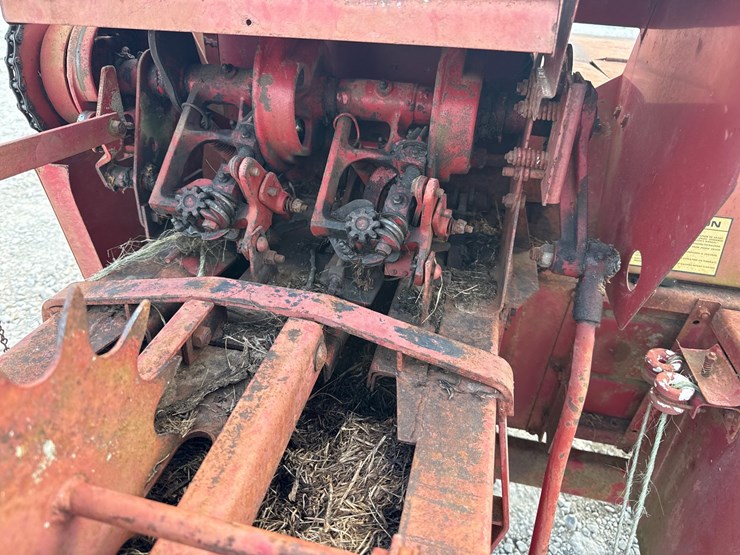 new-holland-310-image-5