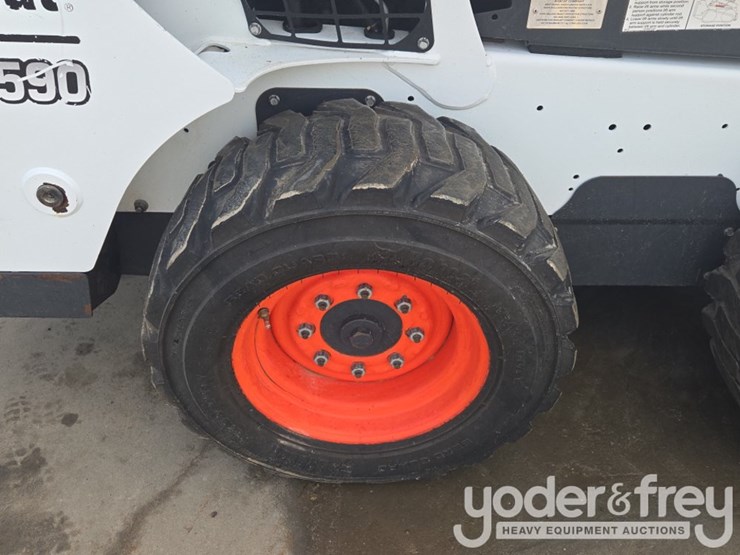 2017-bobcat-s590-image-12