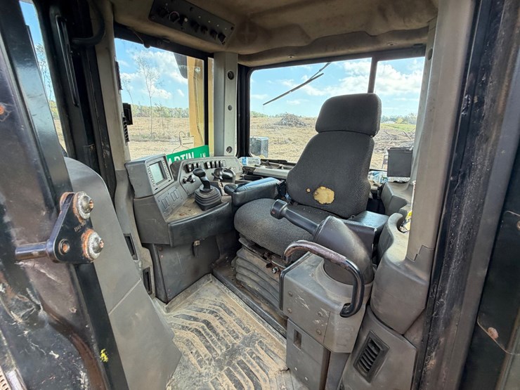 caterpillar-d8t-image-33