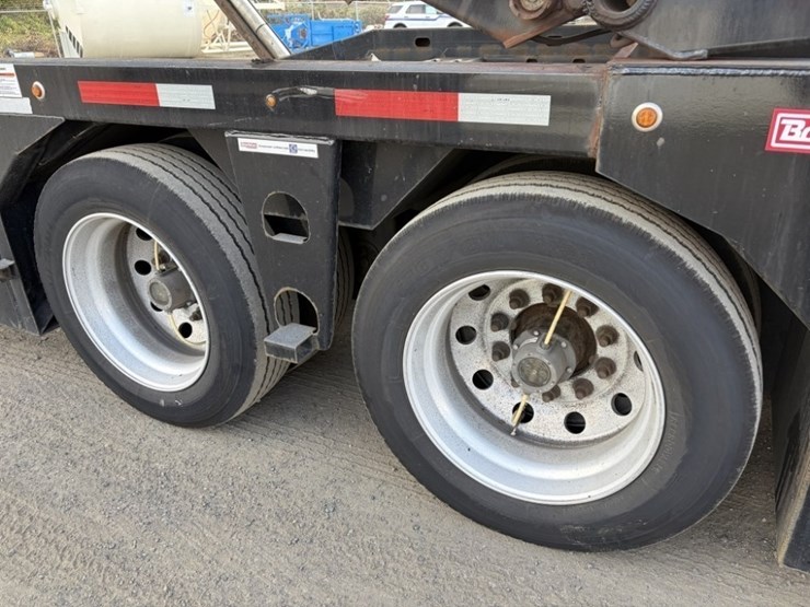 2016-peterbilt-389-image-44