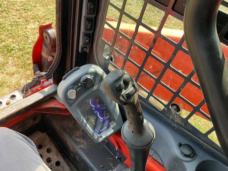 2017-kubota-ssv65-image-18