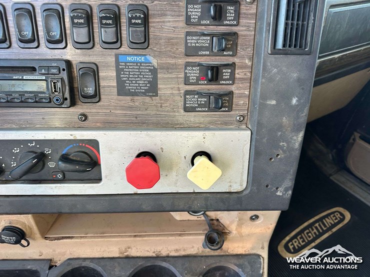 2012-freightliner-coronado-122-image-25