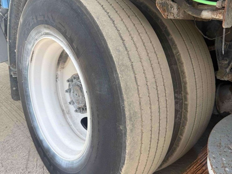 2018-freightliner-m2-elgin-broom-bear-4mh-street-sweeper-truck-image-17