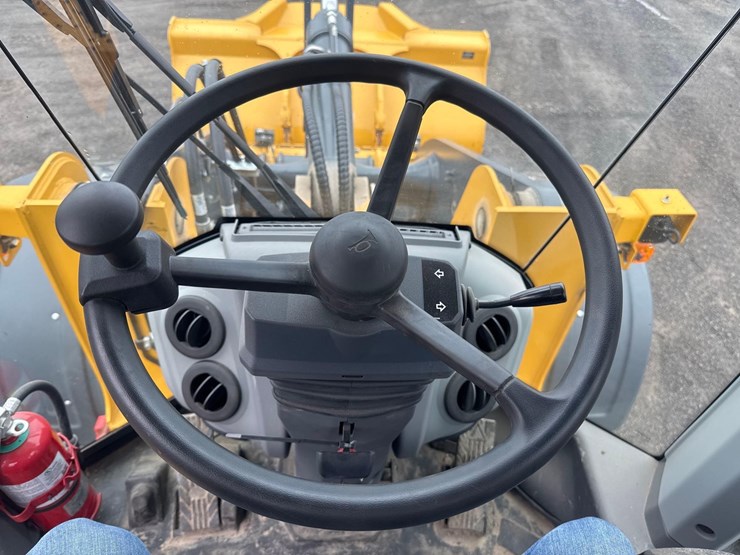 2024-john-deere-624-image-39