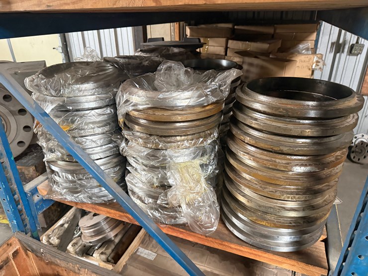 complete-shelf-(100+)-7-1/16”-10m-valve-spacers-&-some-valve-seats-image-6