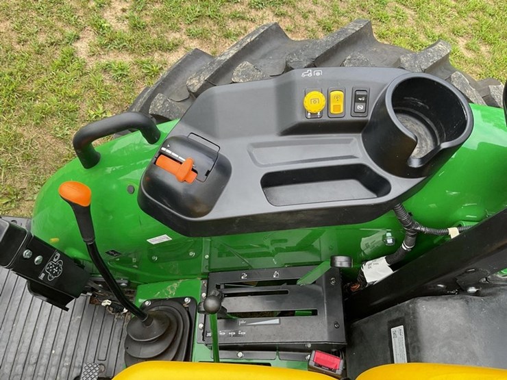 2025-john-deere-5075e-image-17