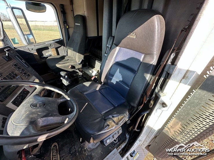 2012-freightliner-coronado-122-image-8
