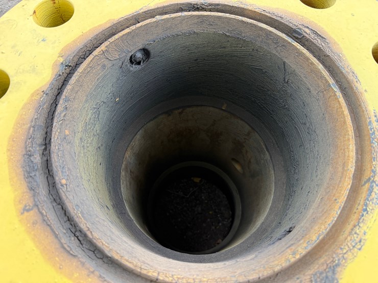 (2)-11-5/8”-&-(1)-13-5/8”-5m-/-10m-casing-heads-image-5