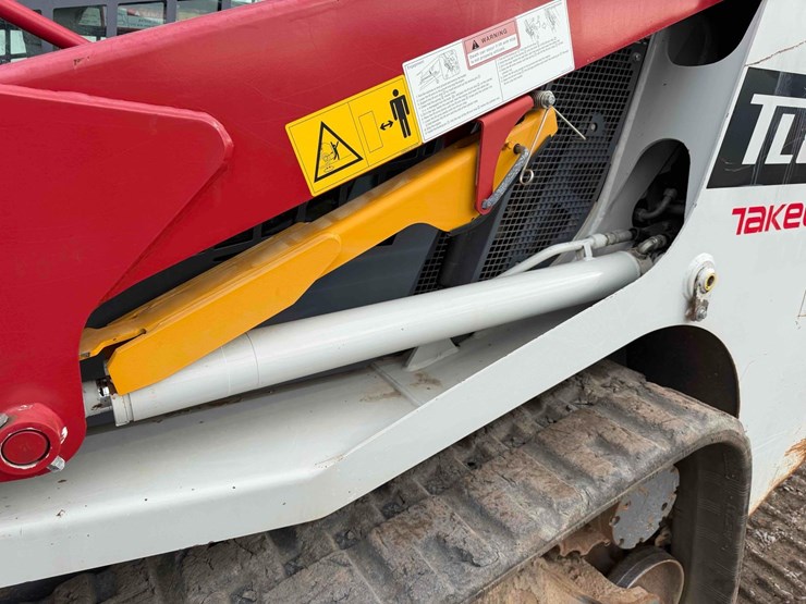 2022-takeuchi-tl8r2-image-11