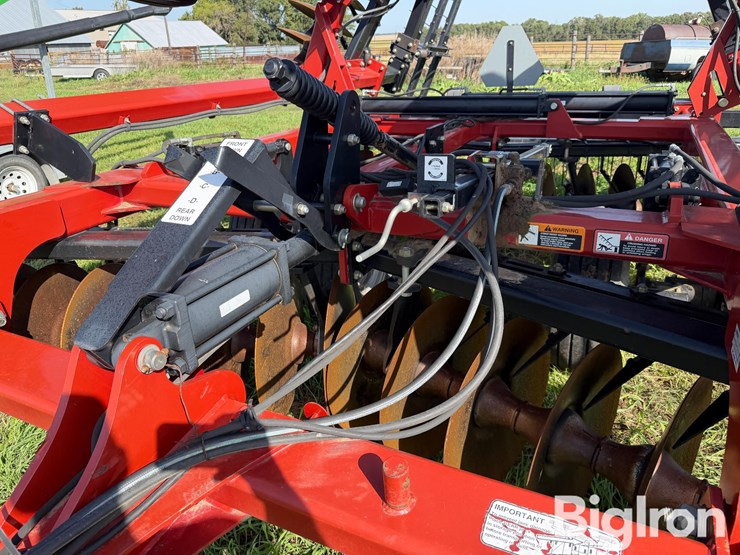 case-ih-370-image-16