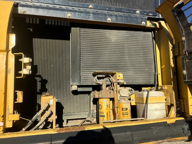 2007-caterpillar-330d-image-16