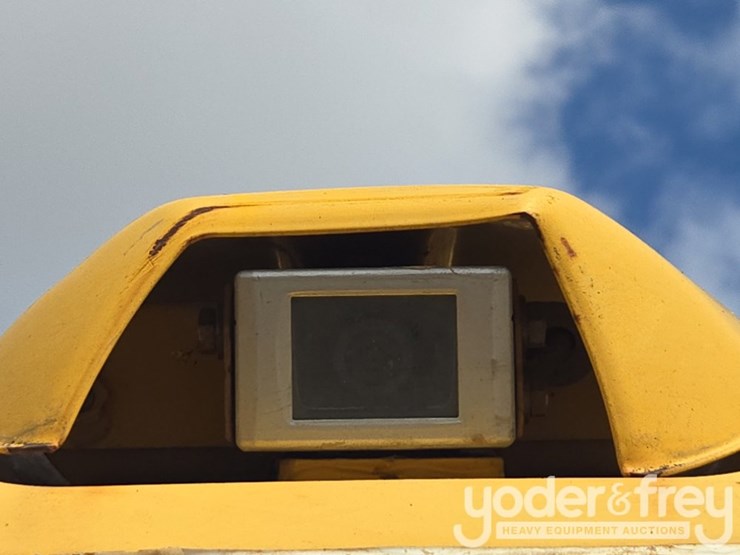 2015-komatsu-pc210-image-64