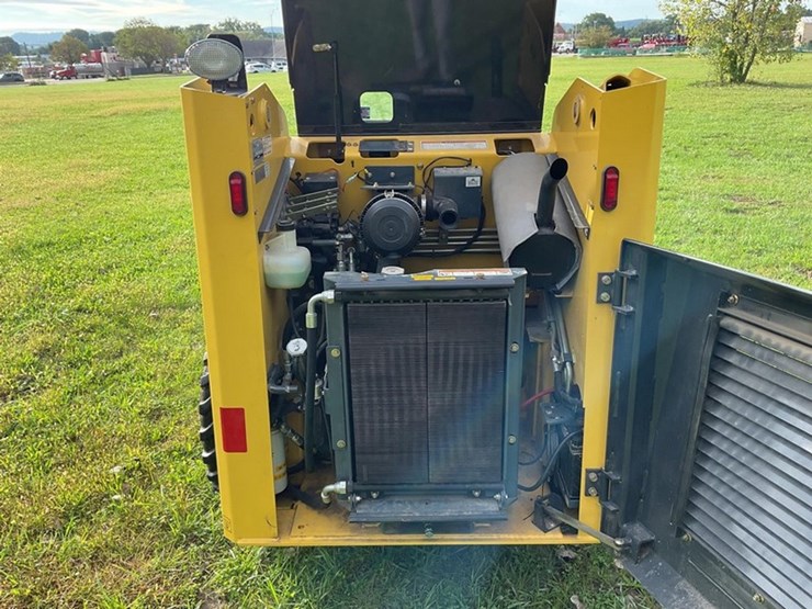 2015-yanmar-s165r-image-14