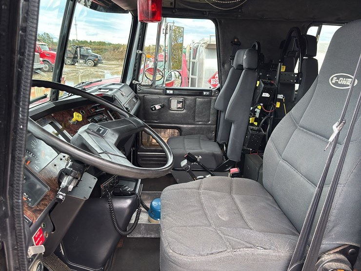 1992-volvo-vn-image-21