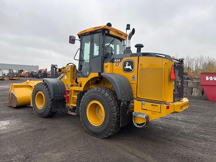 2024-john-deere-624-image-4