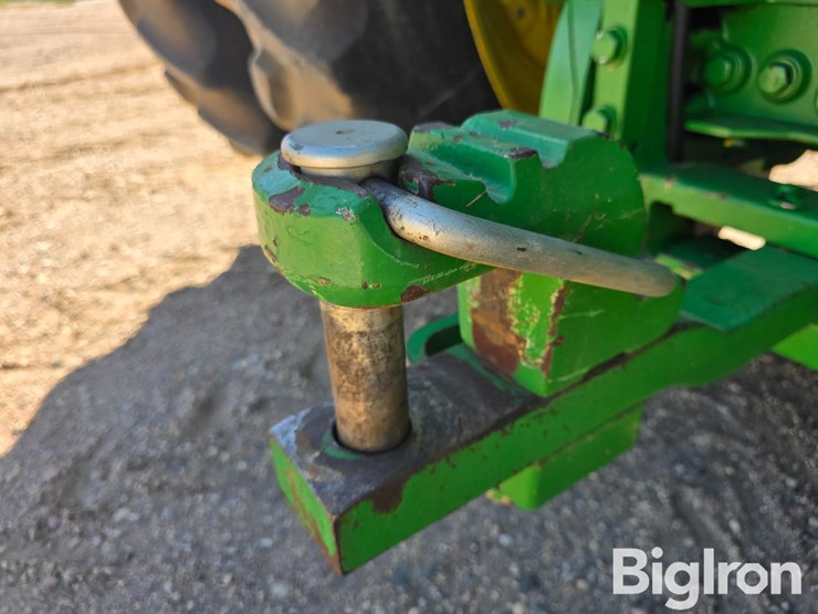 2012-john-deere-7215r-image-16