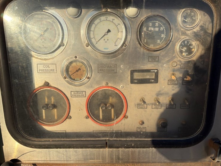 2014-peterbilt-367-image-14