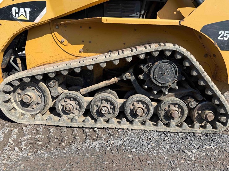 2010-caterpillar-257b2-image-13