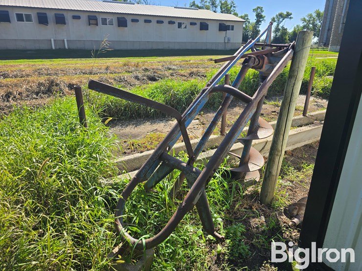 ford-3-pt-post-auger-image-1