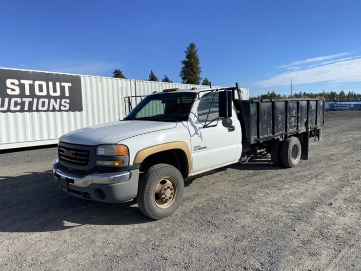 2004-gmc-sierra-3500-image-1
