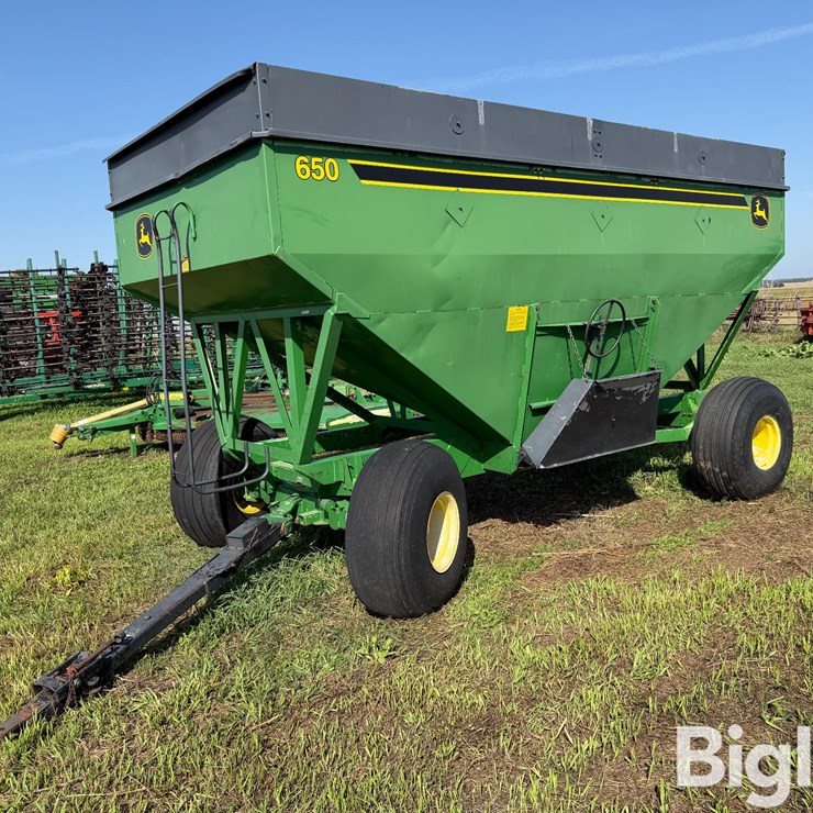 JOHN DEERE 650