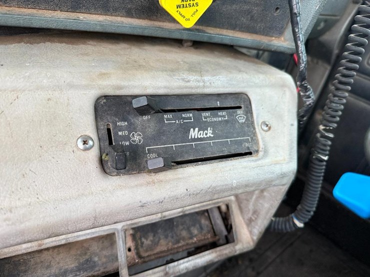 mack-dm690s-image-65
