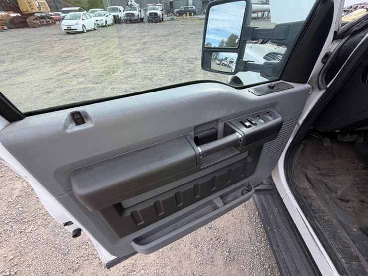 2011-ford-f350-image-28