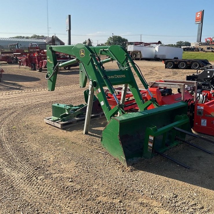 2008 JOHN DEERE 740