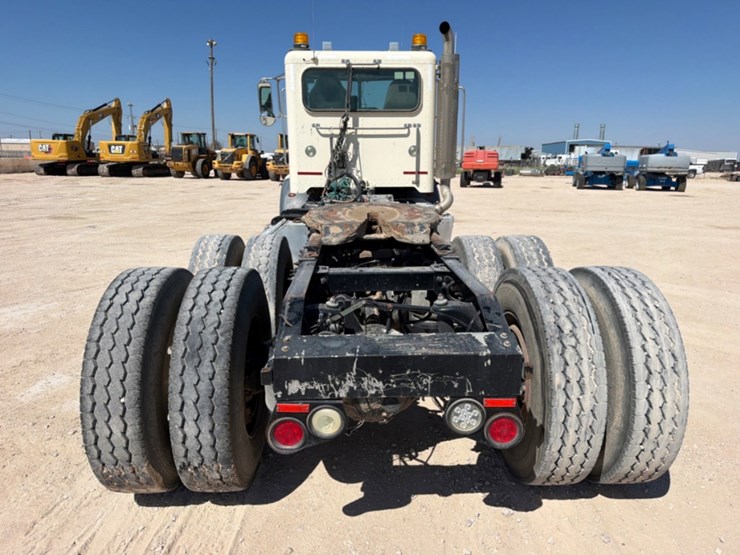 2017-peterbilt-365-image-6